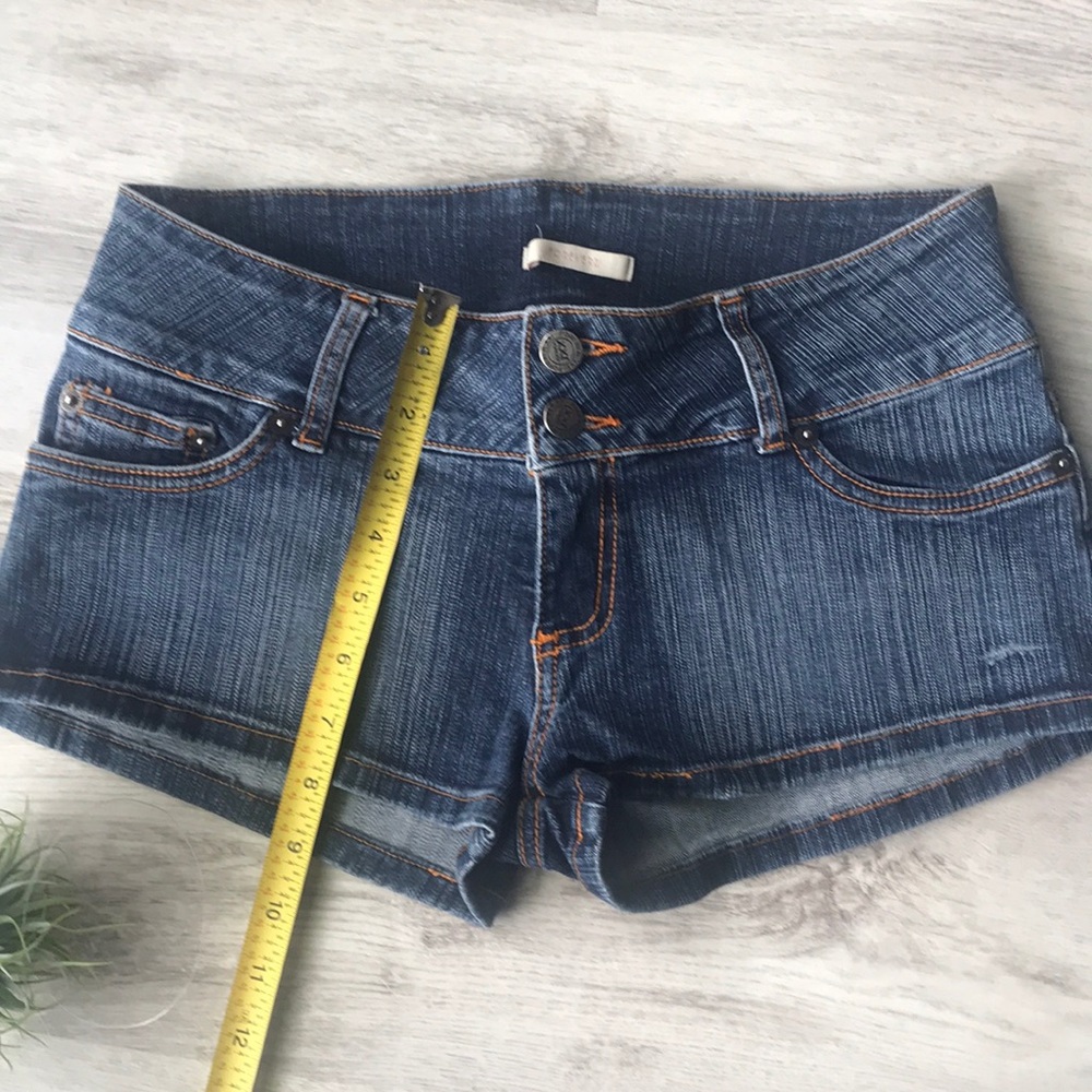 Forever 21 Stretchy Denim Shorts (Sz: Medium)